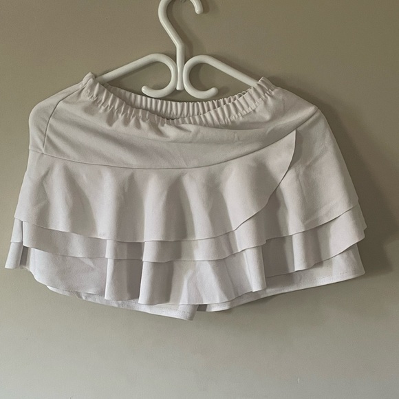 White flowy mini skirt - Picture 2 of 2